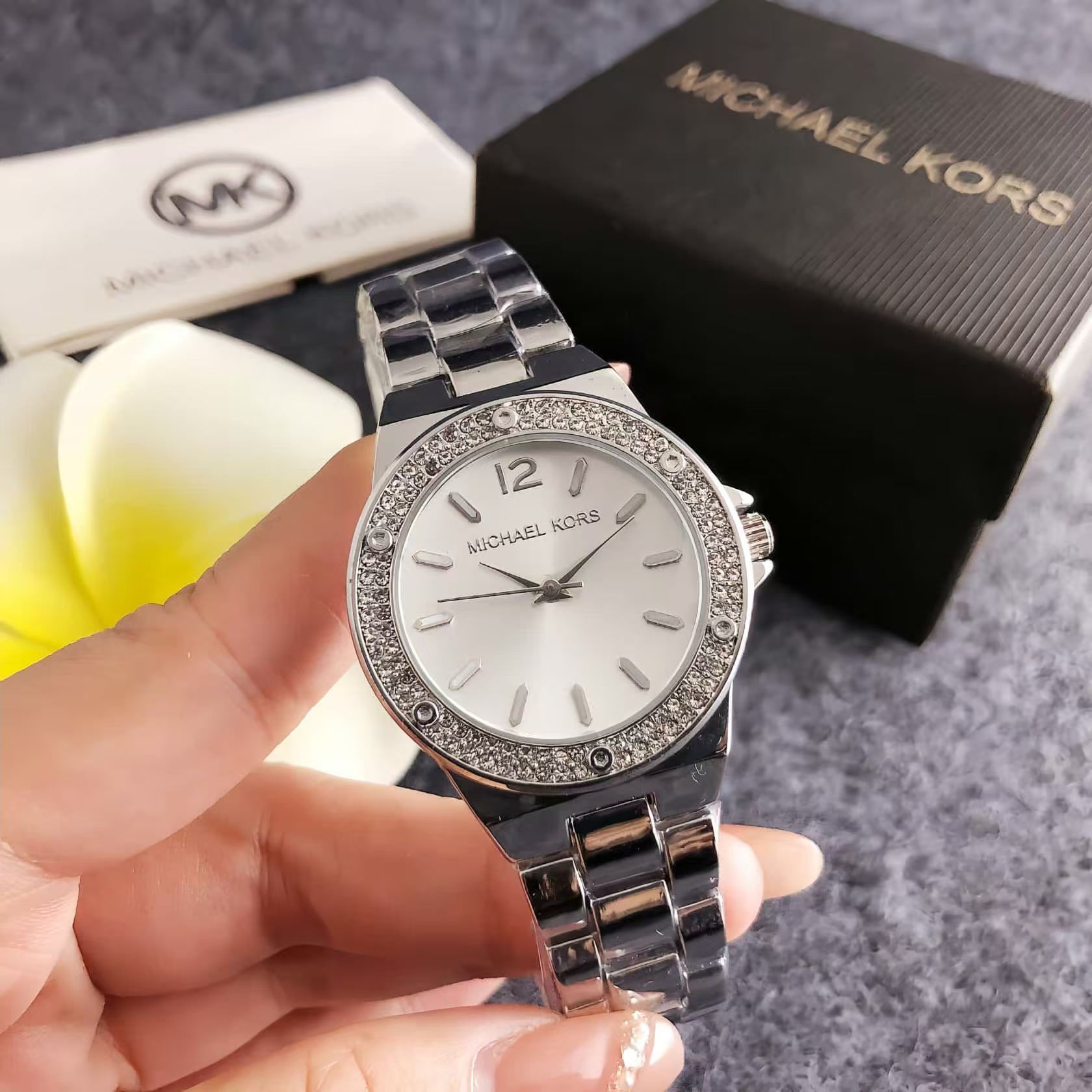 Jam Tangan Wanita Mewah Michae - Luxury Watch Photography ulasan dan harga